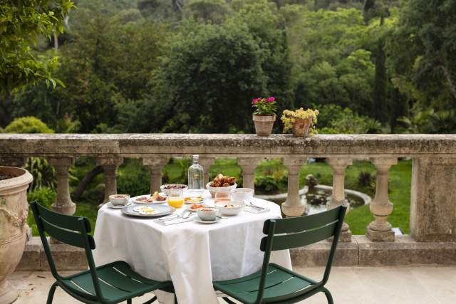 Petit-Déjeuner en Terrasse 